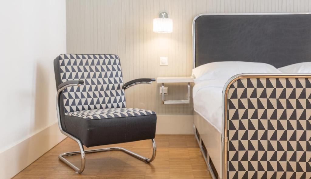 Three Crowns Hotel - Resim 4