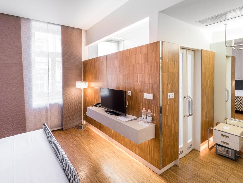 Three Crowns Hotel - Resim 3