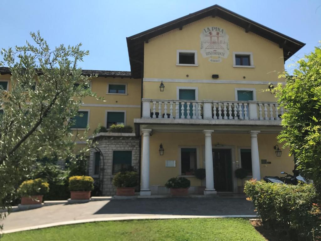 Budynek, w którym mieści się hotel