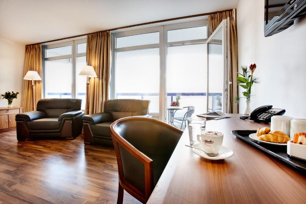 Posezení v ubytování Hotel Plöner See by Tulip Inn