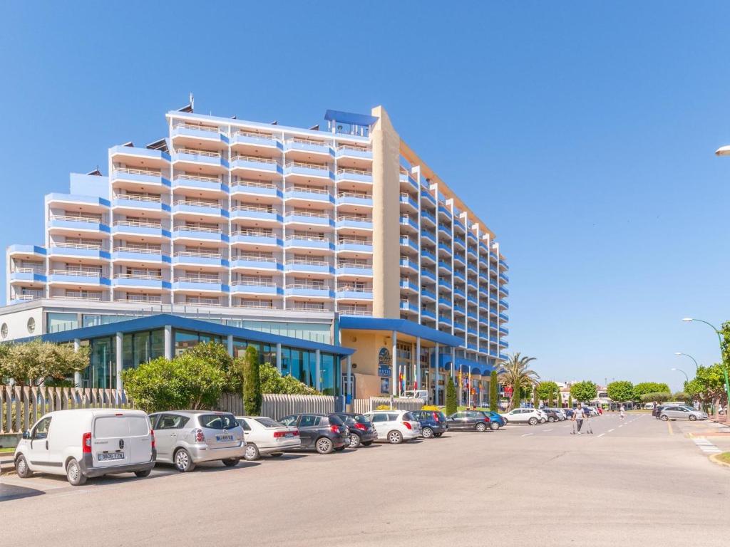 Holiday apartment in a complex near the sea, Empuriabrava ...