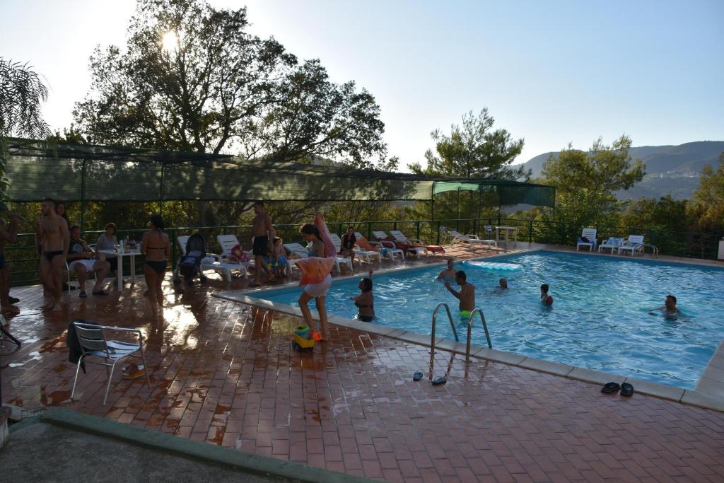 パリヌーロにあるFattoria Albamarinaの遊泳集団