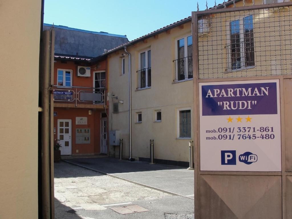 Budova, v ktorej sa apartmán nachádza