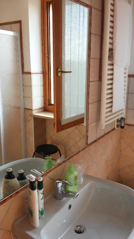 A bathroom at Relais Corte Pontigliardo