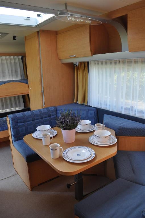 Posedenie v ubytovaní Nowoczesne przyczepy kempingowe Chałupy Royal-Camp