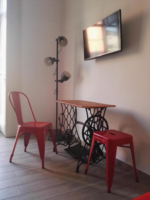 TV a/nebo společenská místnost v ubytování Napoli Boulevard B&B