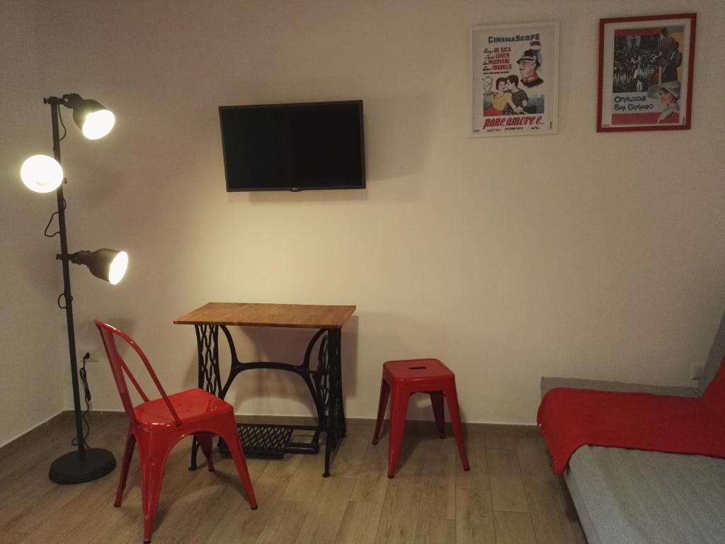 TV a/nebo společenská místnost v ubytování Napoli Boulevard B&B