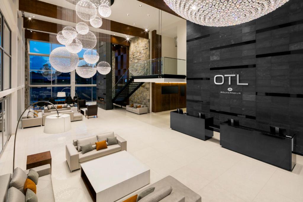 a lobby of an office building with chandeliers at OTL Gouverneur Sherbrooke in Sherbrooke