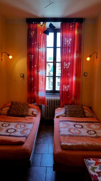Ένα ή περισσότερα κρεβάτια σε δωμάτιο στο Hostel Merlin