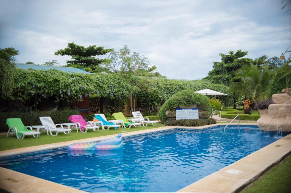 Bazén v ubytování Apartments-Villas Playa Potrero 1 nebo v jeho okolí