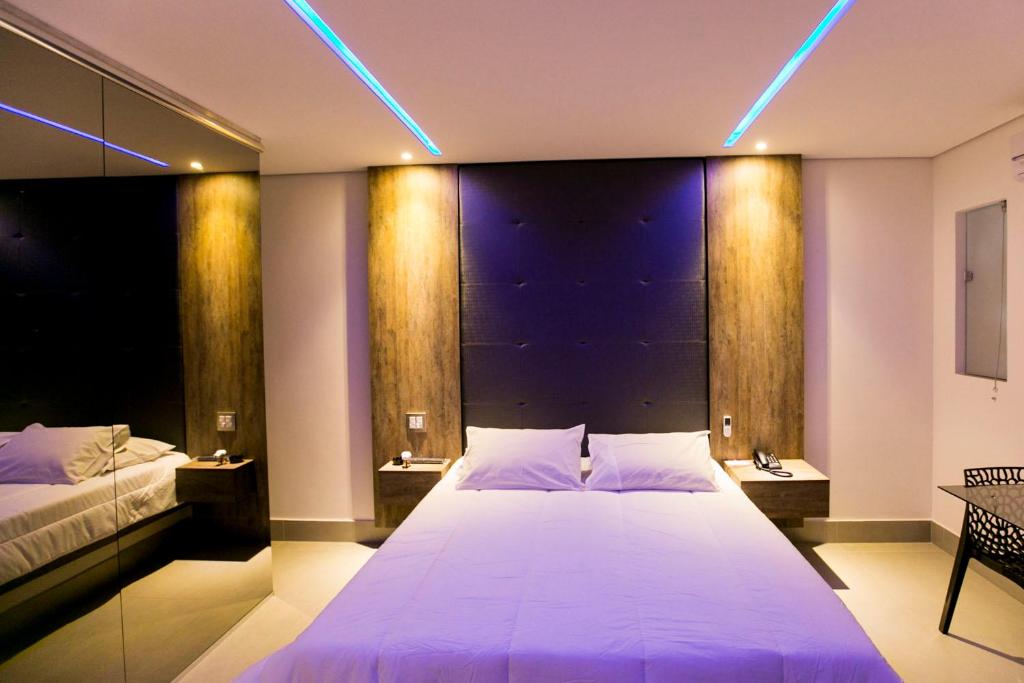 Postel nebo postele na pokoji v ubytování Hauss Excellence Motel