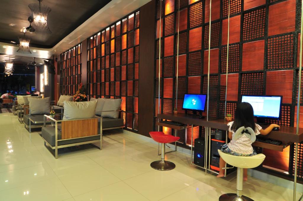 TV a/nebo společenská místnost v ubytování Platinum Hotel and Apartments