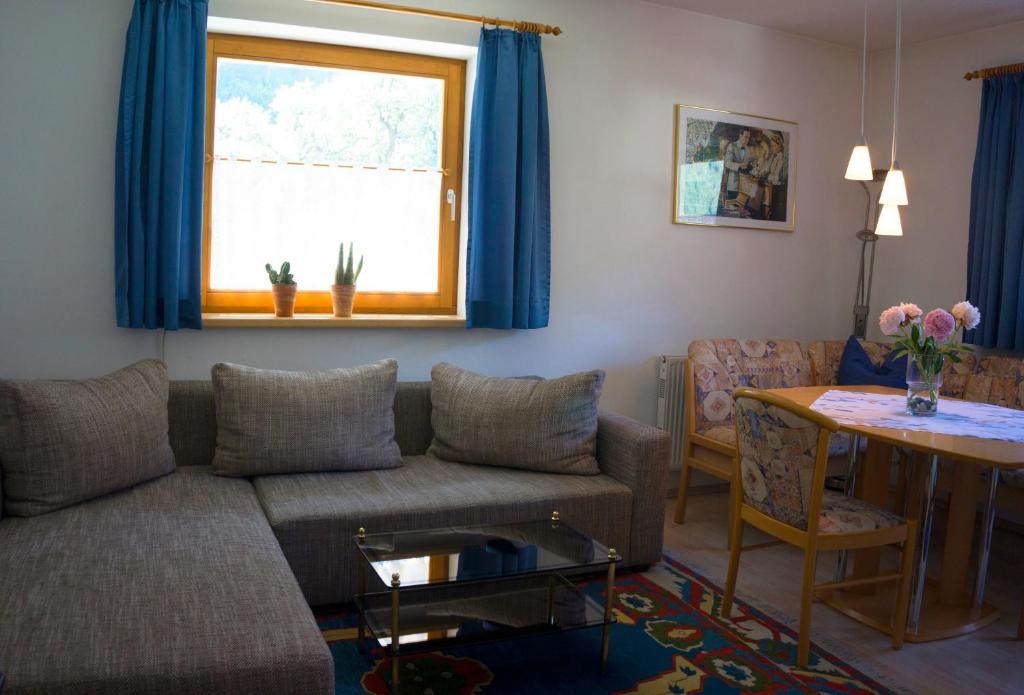A seating area at Britzerhof