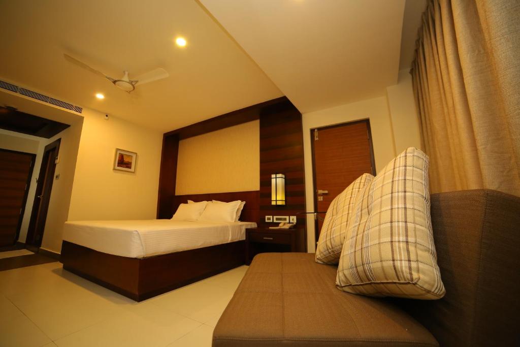 Postel nebo postele na pokoji v ubytování Vavas Inn & Suites