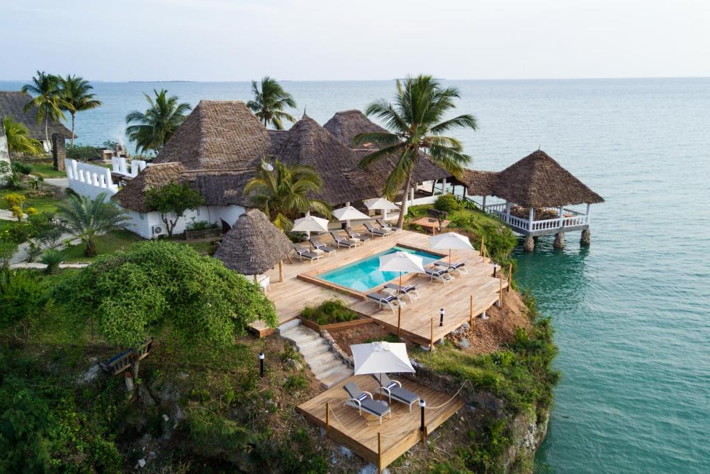 uma vista aérea de um resort com uma piscina em Chuini Zanzibar Lodge by NEWMARK em Zanzibar