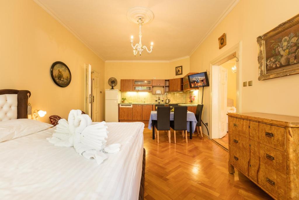 Postel nebo postele na pokoji v ubytování Prague Siesta Apartments