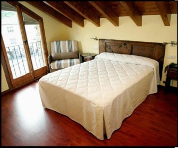 Postel nebo postele na pokoji v ubytování Hotel El Jaç