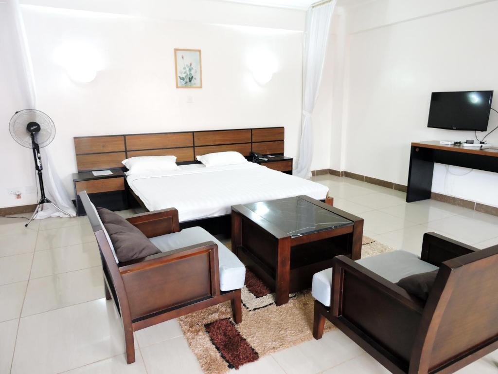 TV a/nebo společenská místnost v ubytování Sky Hotel Nairobi