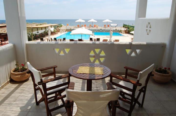 Bazén v ubytování Vina Beach Hotel nebo v jeho okolí