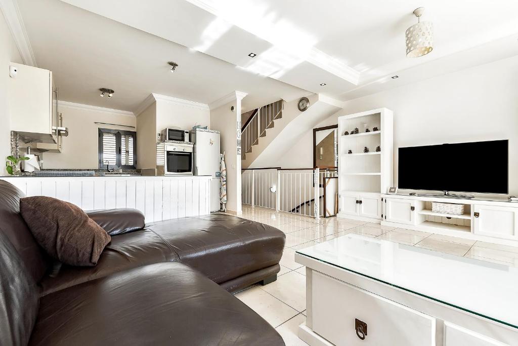 Η κουζίνα ή μικρή κουζίνα στο New townhouse in El Duque Joyas