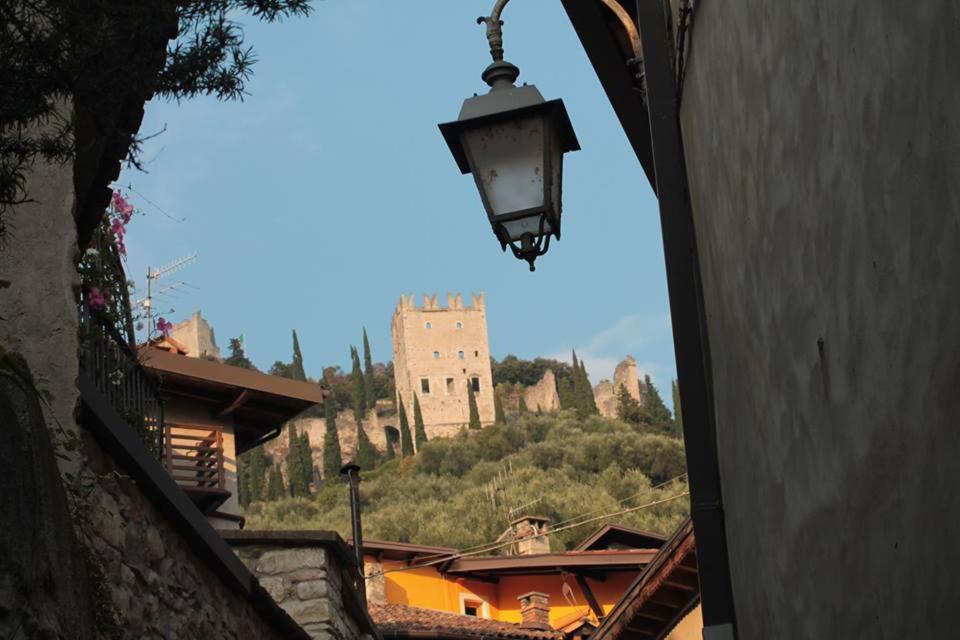 a street light with a castle in the background at Casa Vacanze Claudette in Arco
