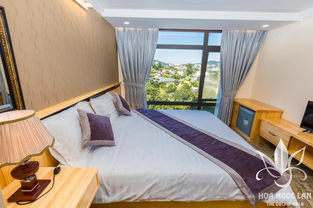 Postel nebo postele na pokoji v ubytování Hoa Ngoc Lan - The Orchid Villa Dalat
