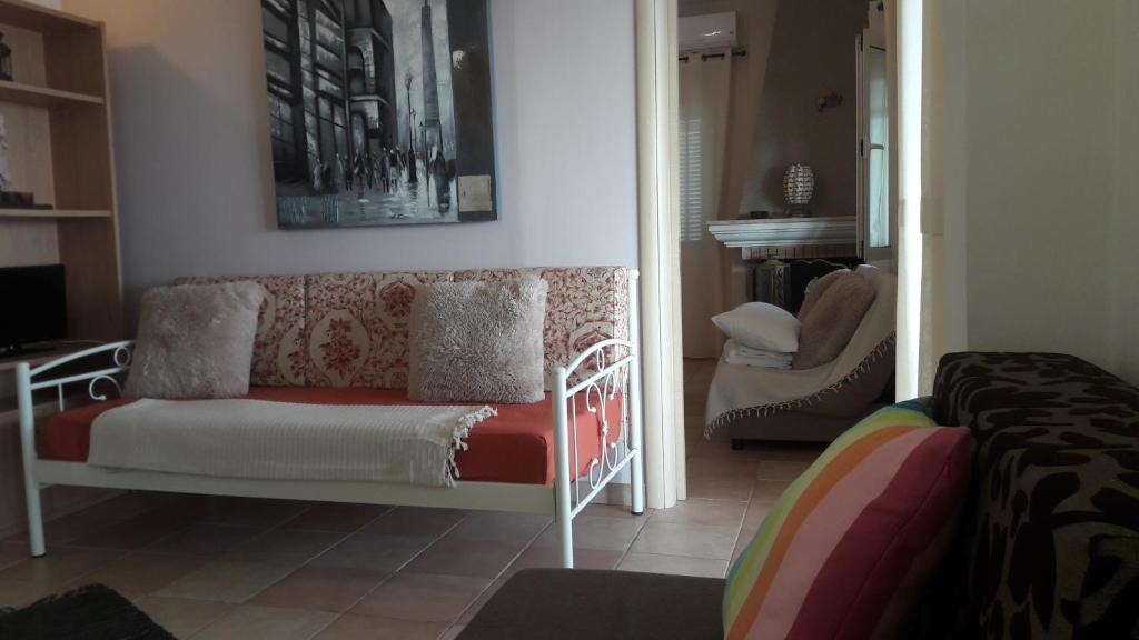A seating area at Foivos Seaside Apartments