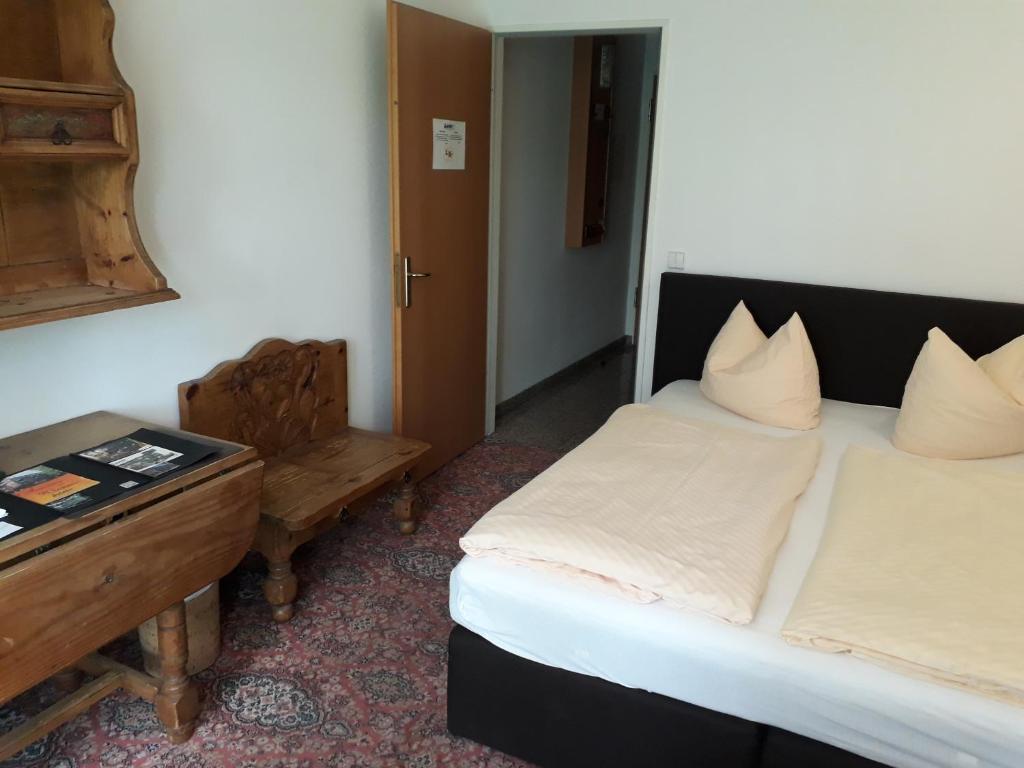 Postel nebo postele na pokoji v ubytování Solitaire Hotel