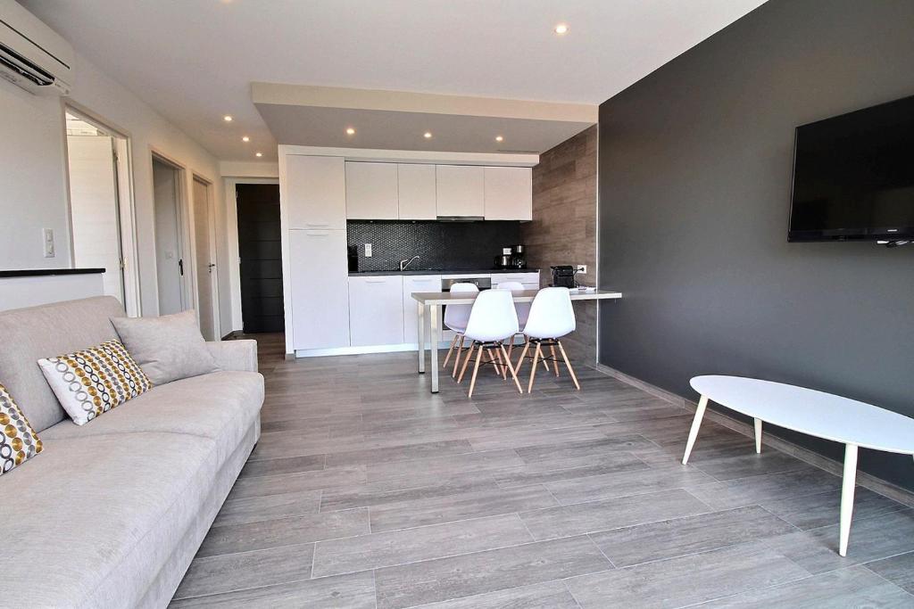 a living room with a couch and a table at Residence ACQUA LINDA Porticcio in Porticcio