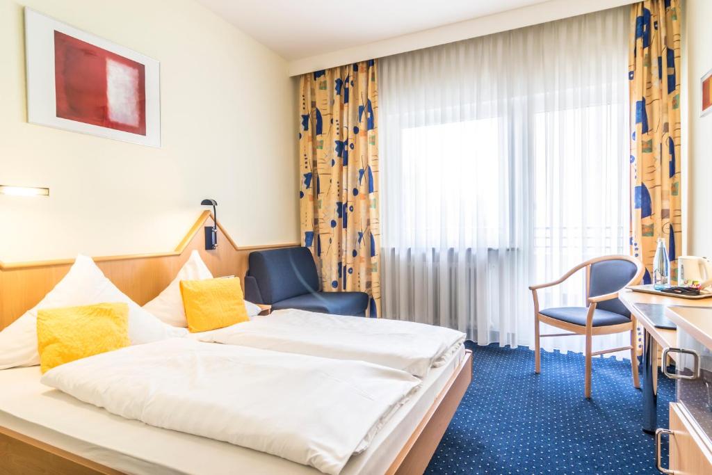 Postel nebo postele na pokoji v ubytování Hotel Garni Oberrhein