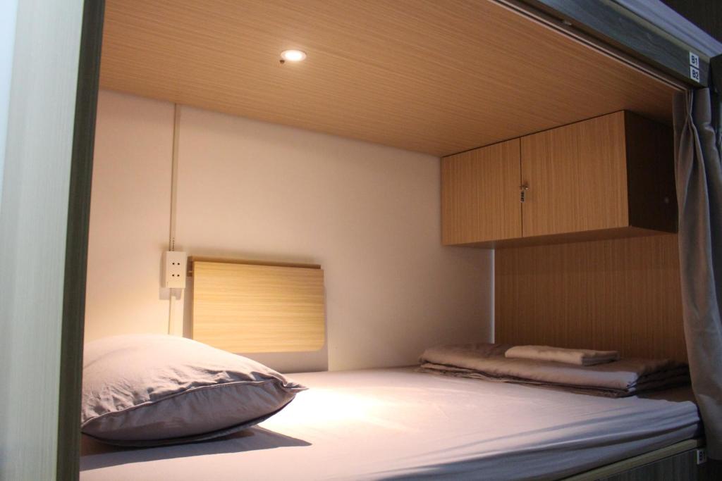 Usagiyah Hotel & Guest House - Bunk Bed In Female Dormitory Room