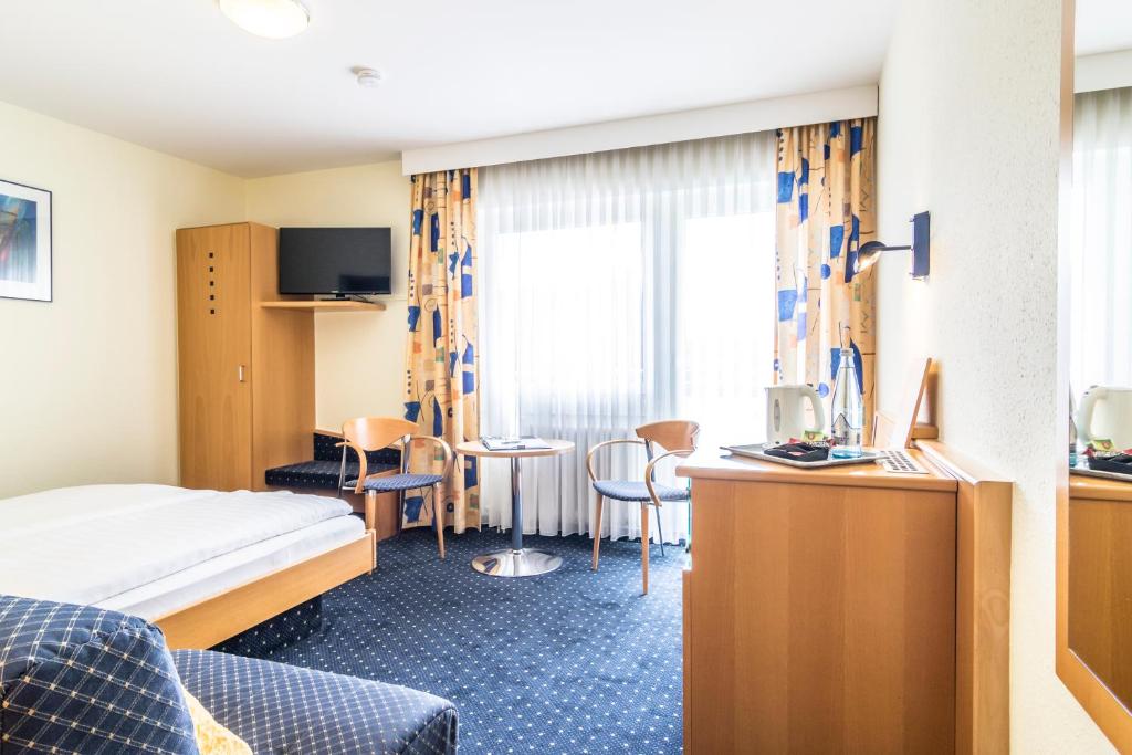 TV a/nebo společenská místnost v ubytování Hotel Garni Oberrhein