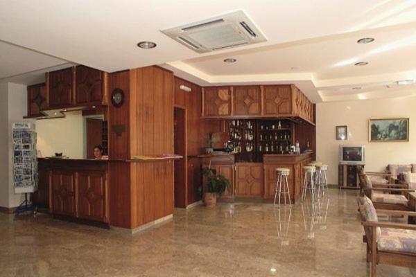 Kuchyň nebo kuchyňský kout v ubytování Theonia Hotel