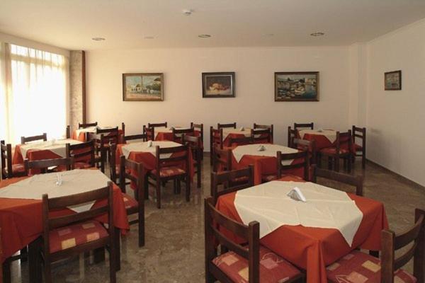 Restaurace v ubytování Theonia Hotel