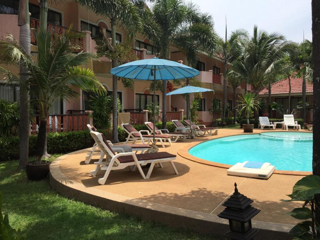 Piscine de l'établissement Lanta Seafront Resort ou située à proximité