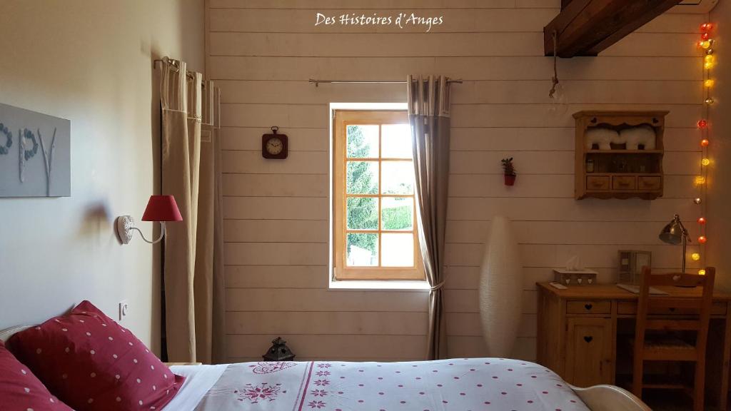 B&B Des Histoires d'Anges - Côté Jardin - Accueil Vélo - Triple Room With Private Bathroom