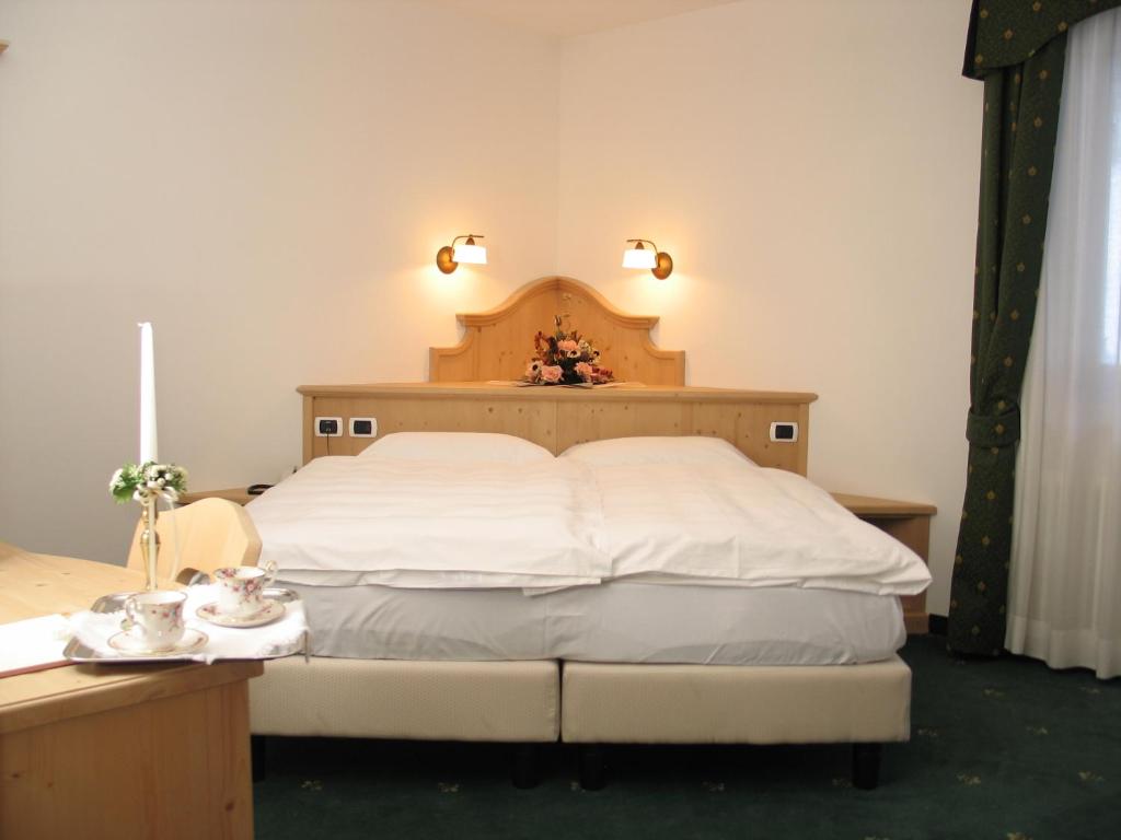 Postel nebo postele na pokoji v ubytování Hotel Camoscio