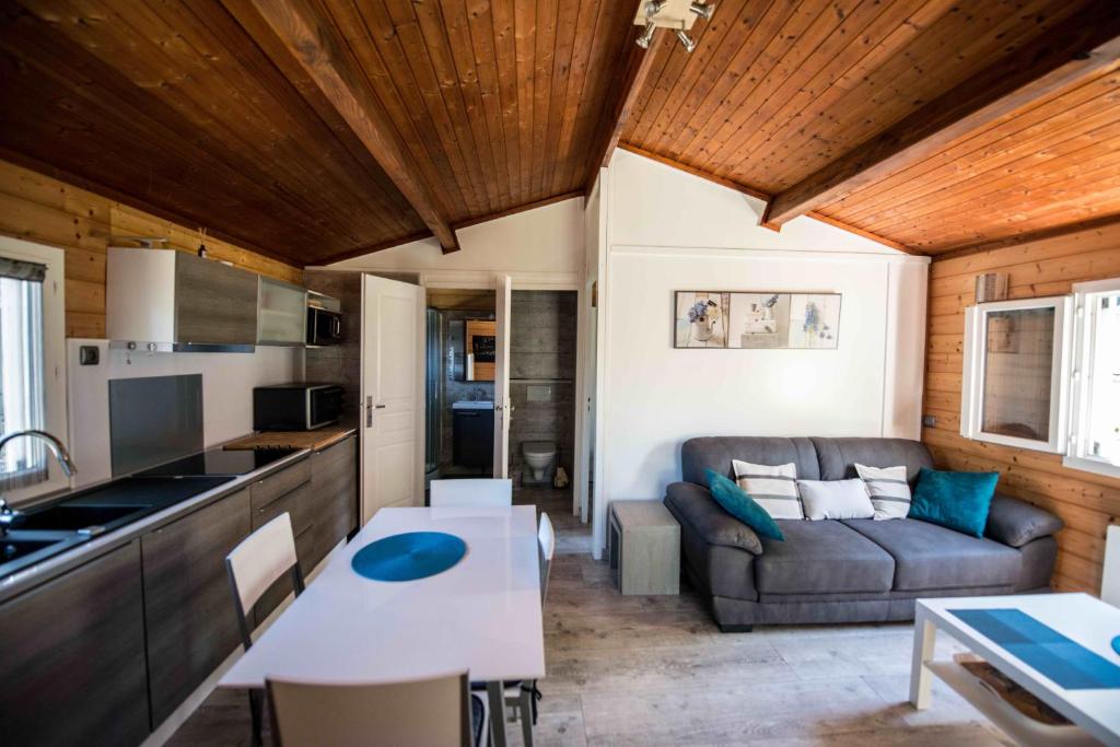 Kuchyň nebo kuchyňský kout v ubytování Espace Pyrenees Loisirs
