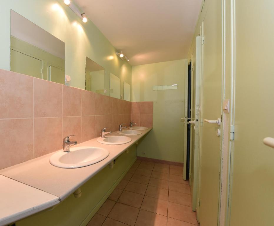 Gîte de La Tour - Viervoudige Kamer Met Gedeelde Badkamer