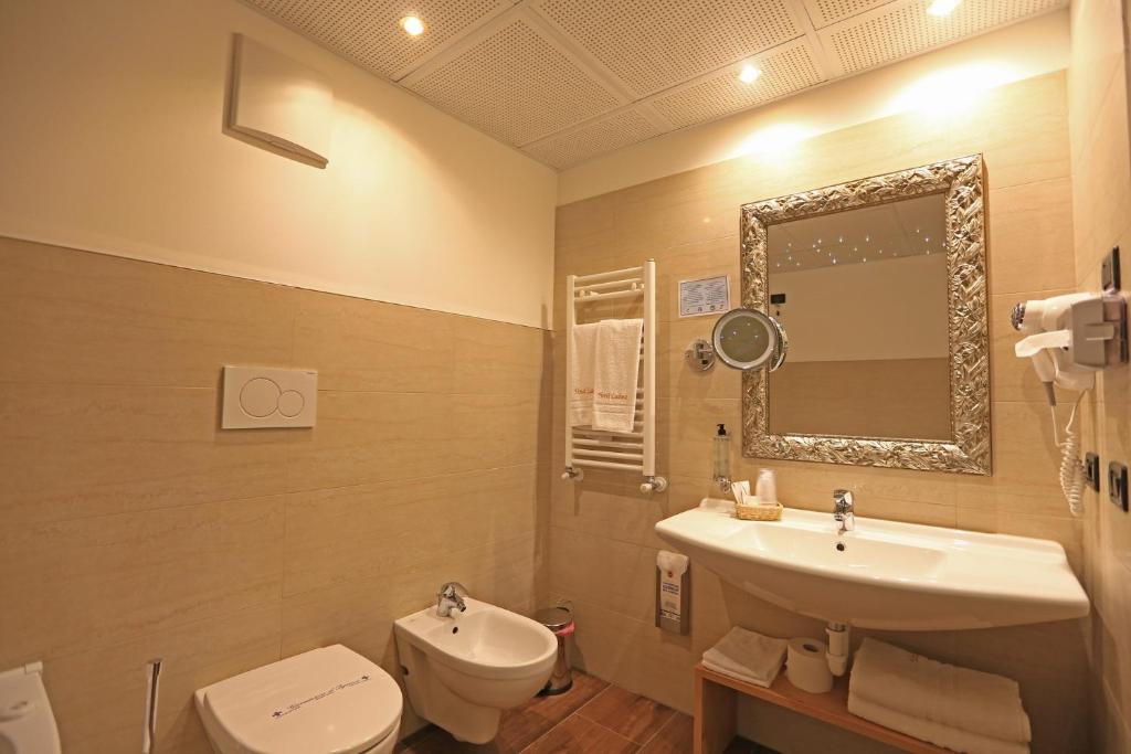 Koupelna v ubytování Hotel Ladina