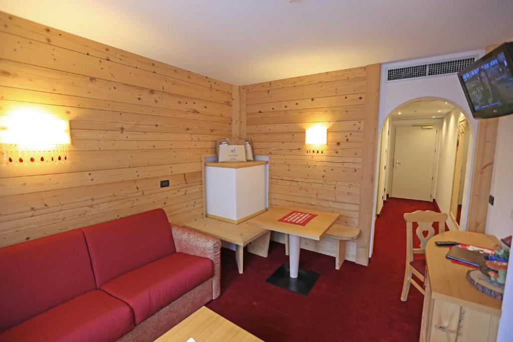 Kuchyň nebo kuchyňský kout v ubytování Hotel Ladina