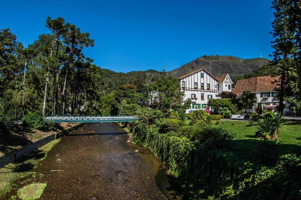 a bridge over a road in front of a house at Hotel Bucsky in Nova Friburgo