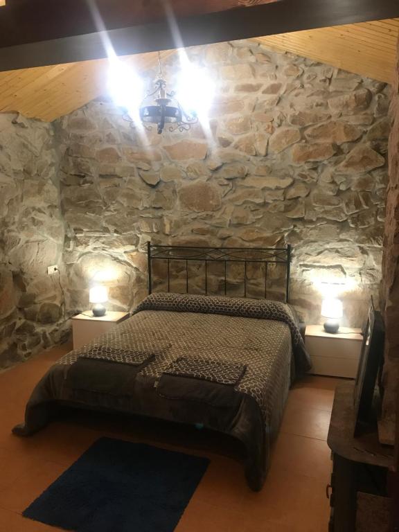 A bed or beds in a room at A Leira