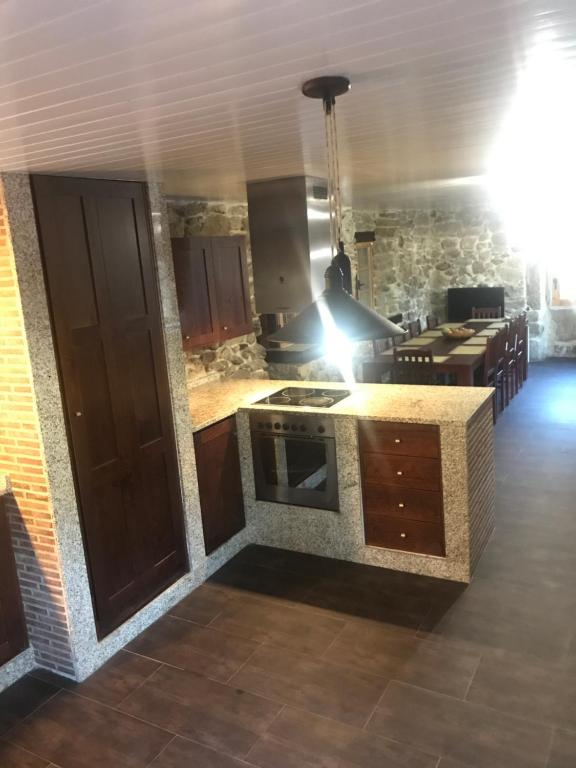 A kitchen or kitchenette at A Leira