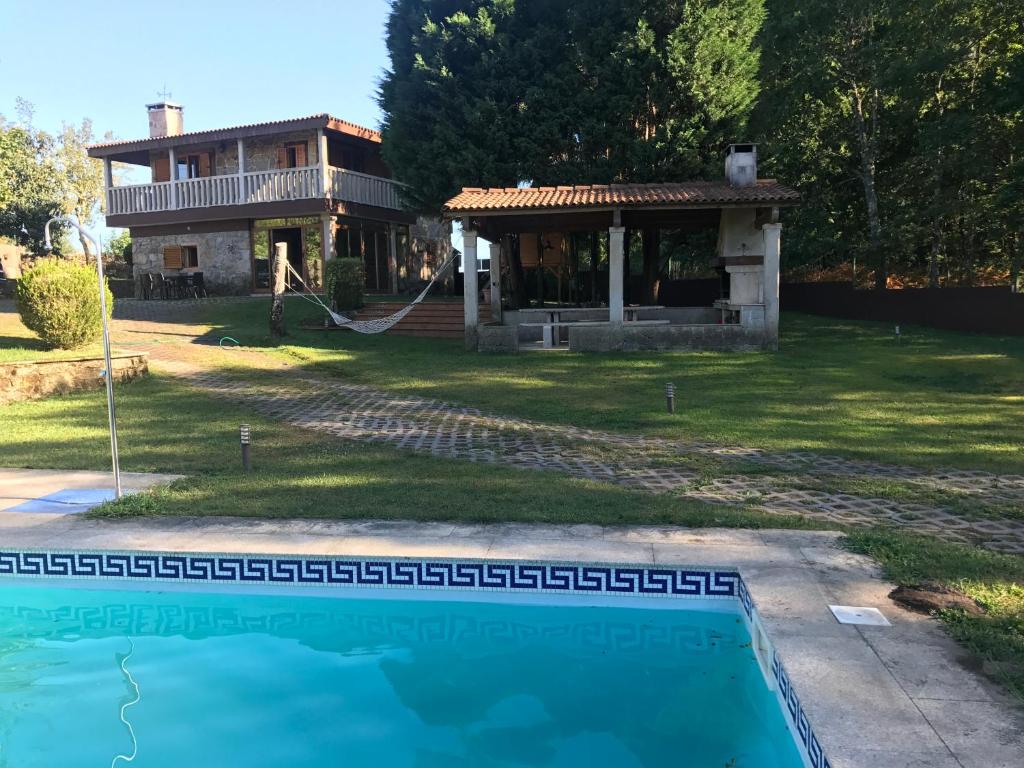 The swimming pool at or close to A Leira