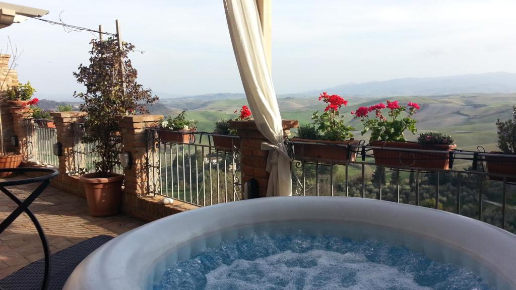 Zdjęcie z galerii obiektu Dimora Suite La Terrazza w mieście Terricciola