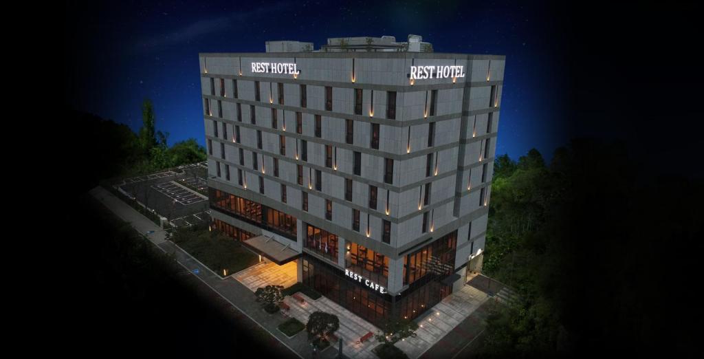 Budova, kde se hotel nachází