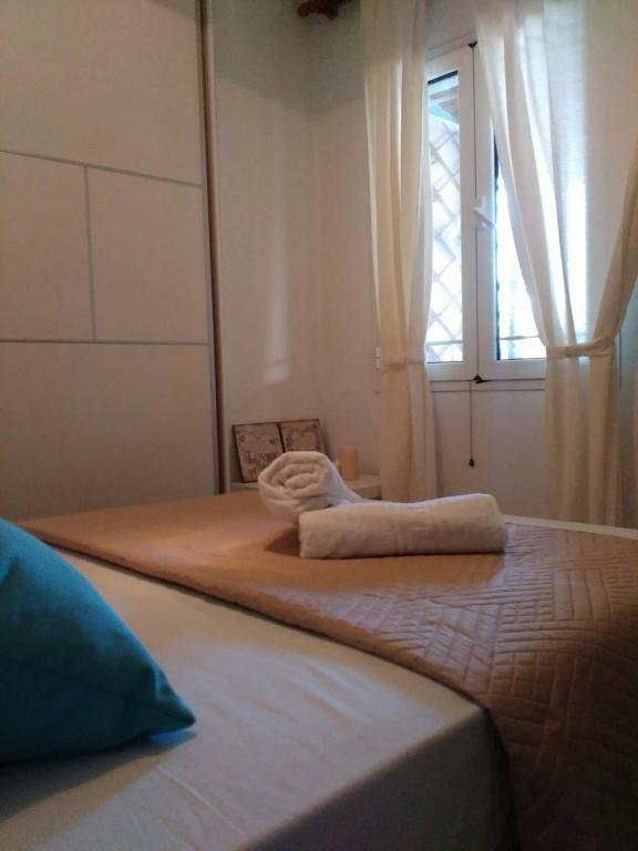 Postel nebo postele na pokoji v ubytování Polymnia's apartment