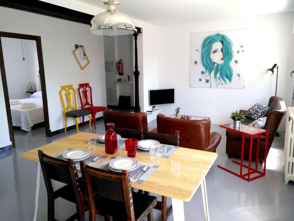 A television and/or entertainment centre at Ohana Apartamento Rural