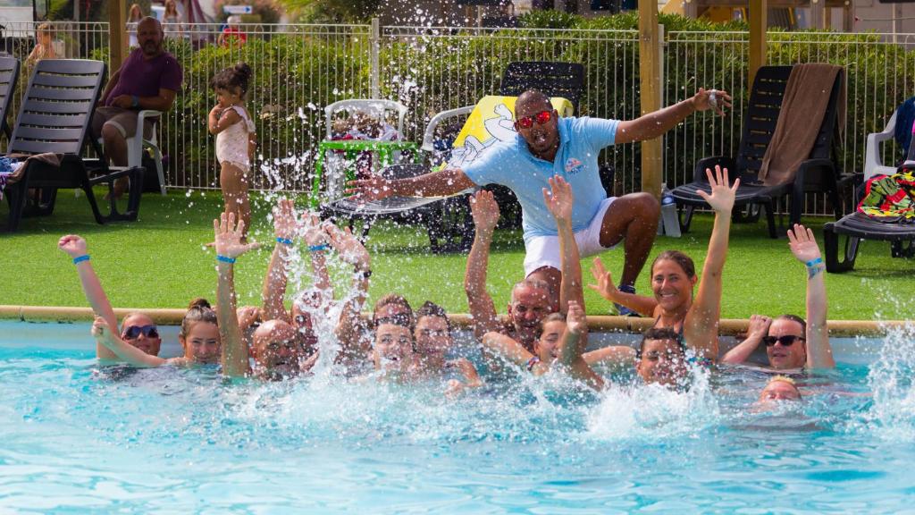 Bazén v ubytování Camping le Roucan West nebo v jeho okolí
